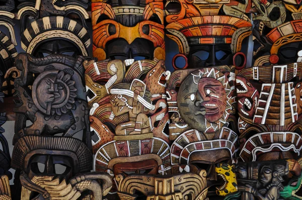 Máscaras de madeira maia para venda — Fotografia de Stock