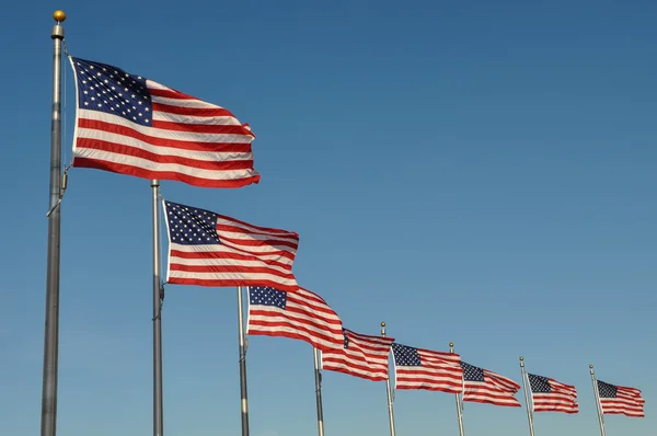 Bandiera americana sventola nel vento — Foto Stock
