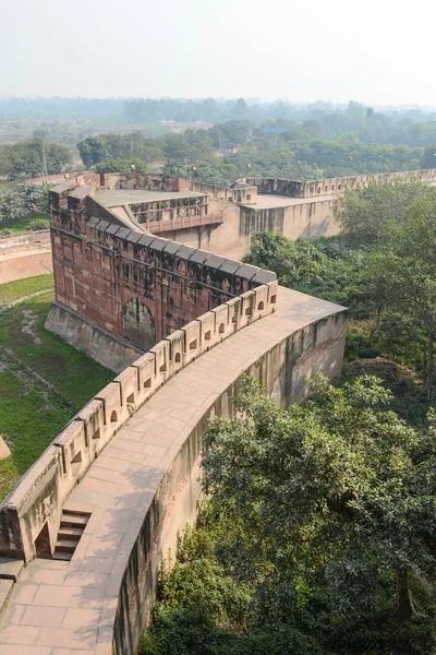 Fort Agra avec Taj Mahal en arrière-plan — Photo