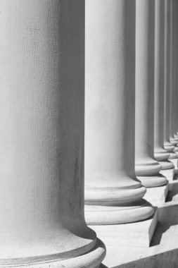 Siyah ve Beyaz Sütunlar