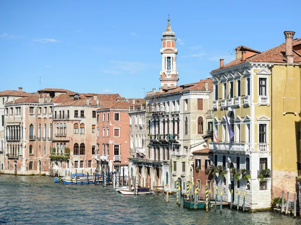 Buildings along the Grand Canal in Venice Italy — Stock Photo, Image