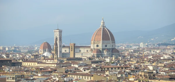 Paesaggio urbano di Firenze, con il Duomo e il campanile — Foto Stock