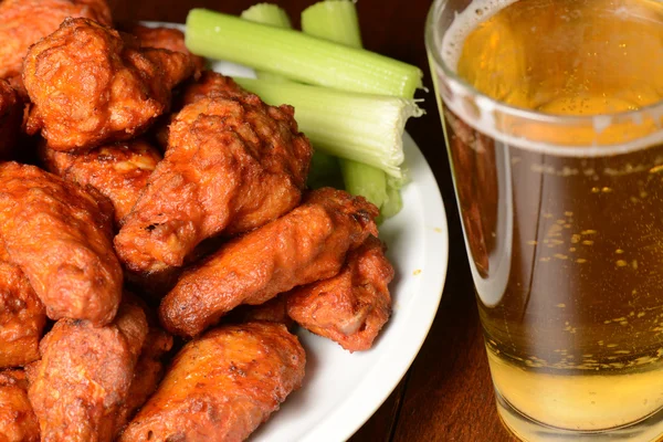 Buffalo Wings with Celery Sticks and Beer — Stock Photo, Image