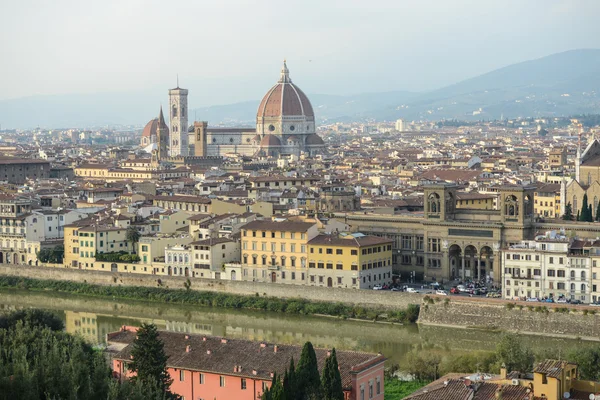 Floransa, İtalya, Cityscape Katedrali ve çan kulesi ile — Stok fotoğraf