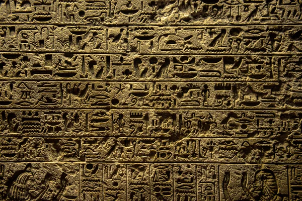 老埃及象形文字雕刻 — 图库照片