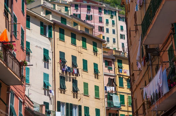 Farverige boliger i Cinque Terre Italien - Stock-foto