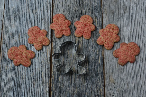 Biscuit au pain d'épice et cutter — Photo