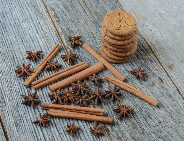 Bâtonnets et biscuits à la cannelle — Photo