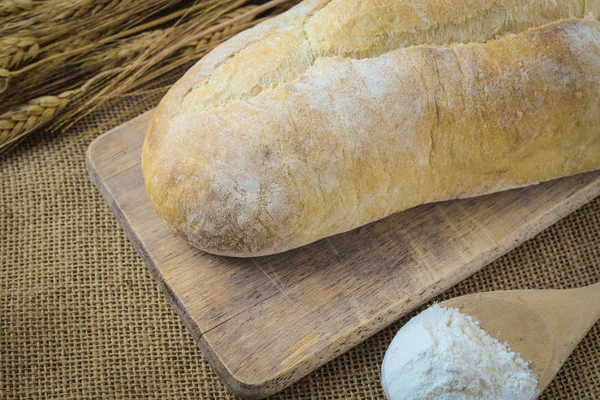 Pão e trigo — Fotografia de Stock