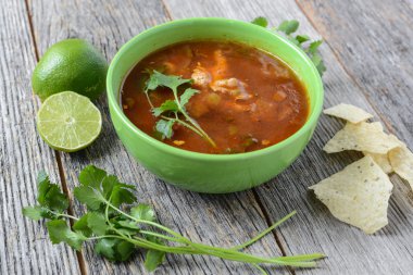 Tortilla cips çorbası