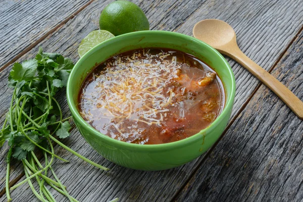 Sopa de tortilla con patatas fritas — Foto de Stock