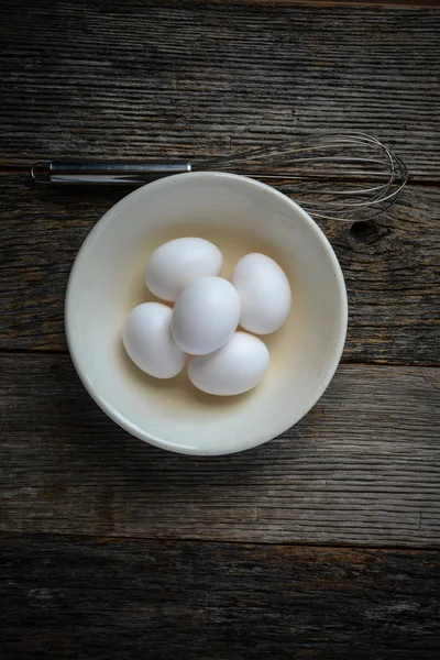 Huevos en un tazón — Foto de Stock