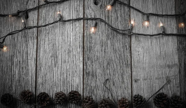 Weihnachtsbeleuchtung auf Holz Hintergrund — Stockfoto