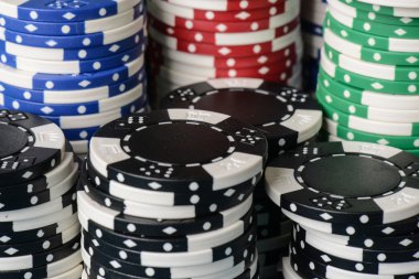 Yığılmış poker fişleri