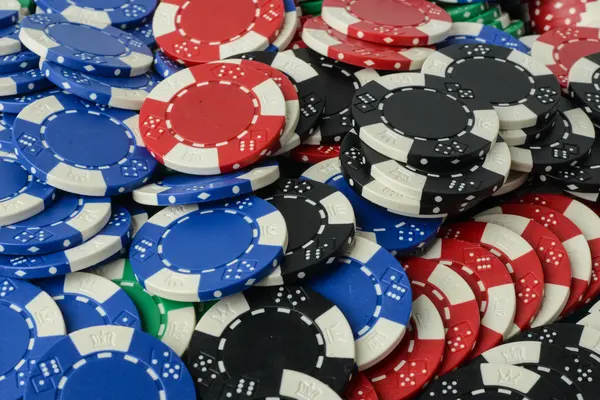 Poker chips achtergrond — Stockfoto