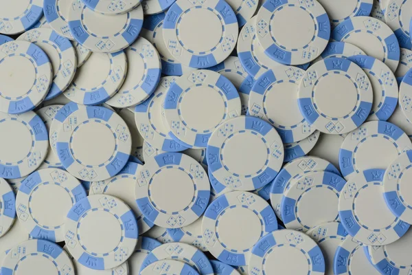 蓝色扑克芯片背景 — 图库照片