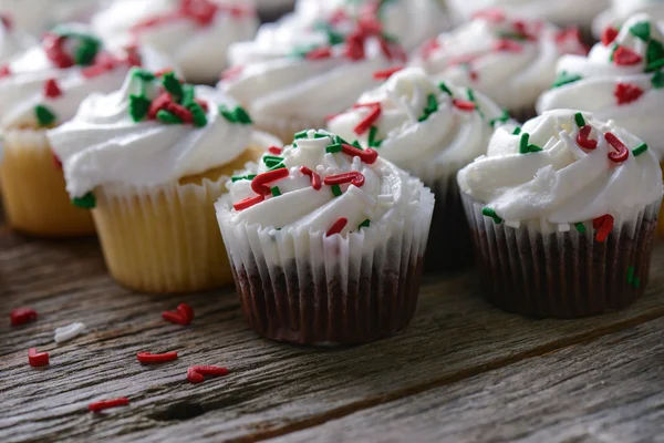 Chocolade en vanille cupcakes — Stockfoto