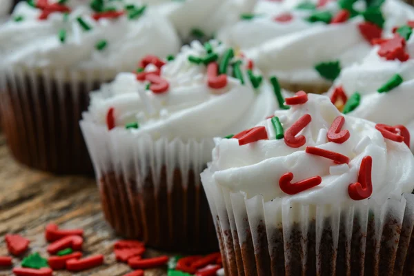Schokolade und Vanille Christmas Cupcakes — Stockfoto