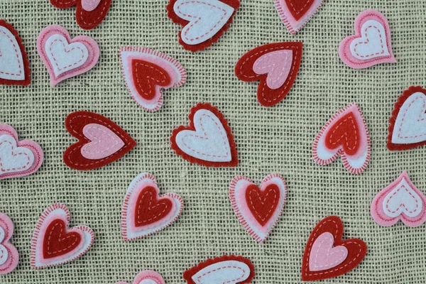 Red Hearts on Burlap Background — Stock Photo, Image