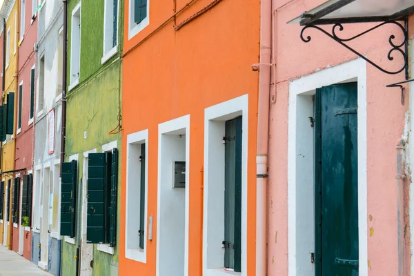 Case colorate în Burano, Italia — Fotografie, imagine de stoc