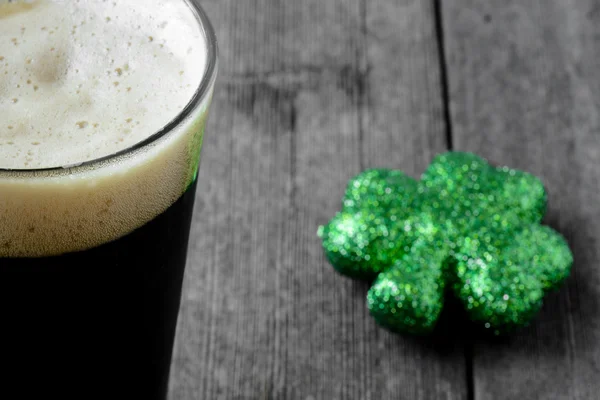 Dark irish beer — Stock Photo, Image