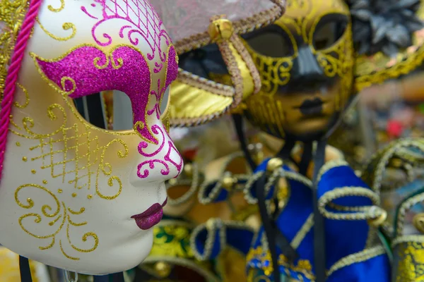 Máscaras de carnaval callejero — Foto de Stock