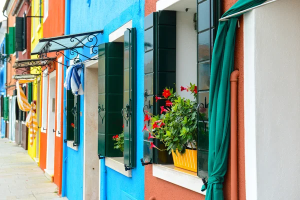 Kleurrijke huizen in Burano — Stockfoto