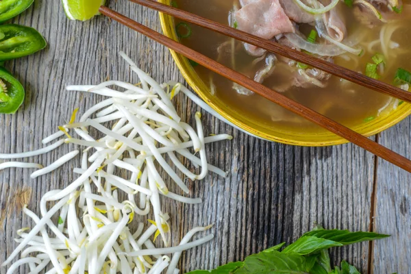 Pho Vietnamese rundvlees soep — Stockfoto