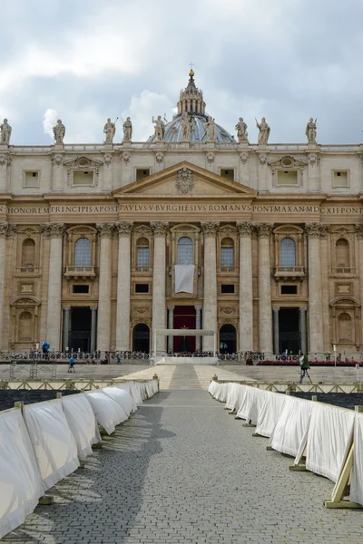 Der Petersplatz im Vatikan — Stockfoto