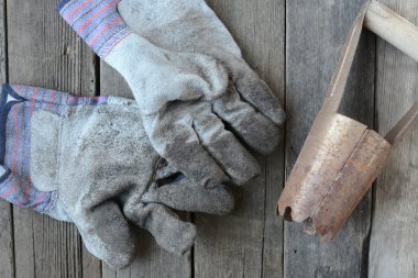 Eldiven ve ampul ekici