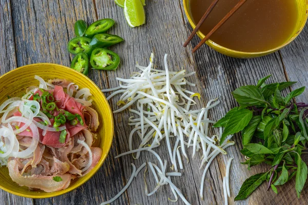 Pho Vietnamese rundvlees soep — Stockfoto