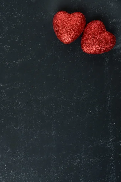 Rote Herzen auf einer Tafel — Stockfoto