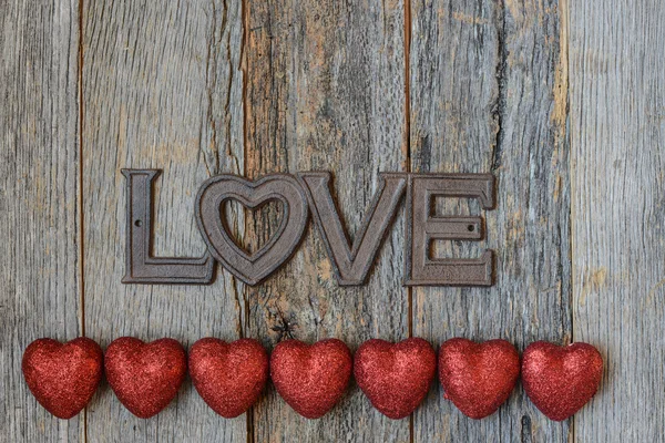 Cuori e testo su sfondo di legno — Foto Stock