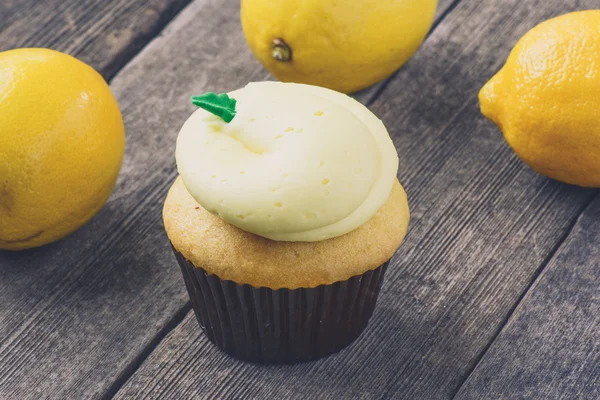 Cupcake au citron aux citrons frais — Photo