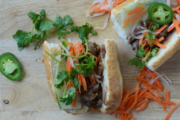 Grillad fläskfilé Banh Mi smörgås — Stockfoto