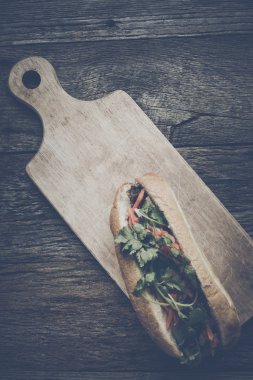 Vietnamca ızgara domuz eti Banh'da Mi sandviç