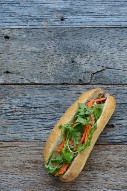 Vietnamca ızgara domuz eti Banh'da Mi sandviç