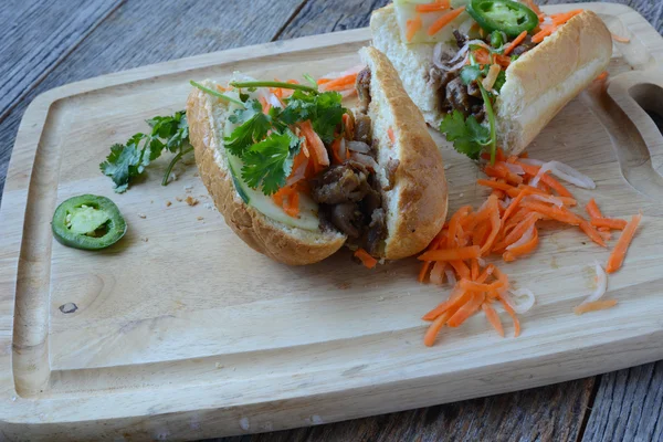 ベトナム焼き豚肉 Banh Mi サンドイッチ — ストック写真