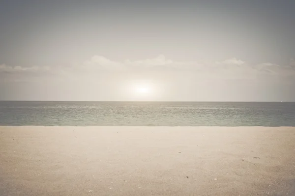 Spiaggia in estate con filtro retrò — Foto Stock