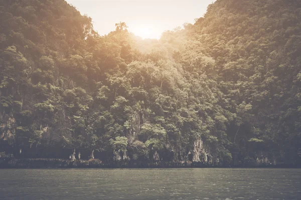 Montanhas na Tailândia com filtro retro — Fotografia de Stock