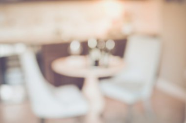 Bulanık Bistro masa ve şarap