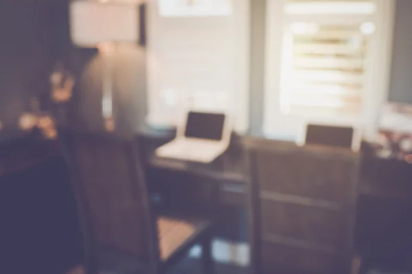 Verschwommenes Büro mit Computer — Stockfoto