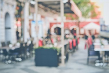 Boş kafede bulanık: Avrupa şehri