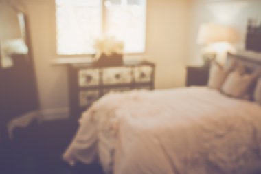 Arka plan olarak bulanık yatak odası