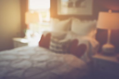 Arka plan olarak bulanık yatak odası