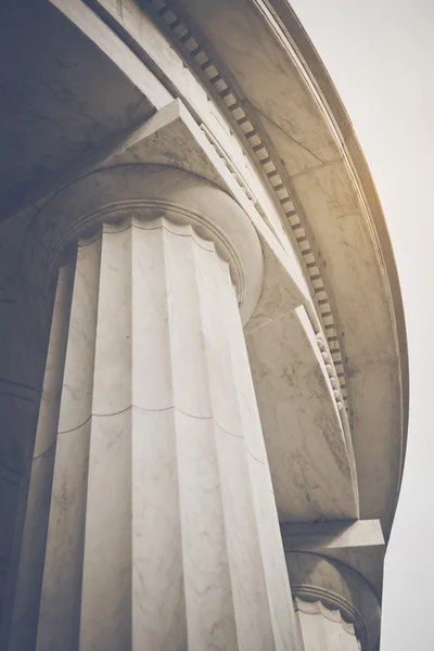 Schöne Aussicht auf Säulen — Stockfoto