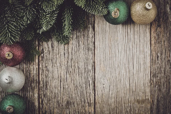 Aguja de pino de Navidad y adornos —  Fotos de Stock