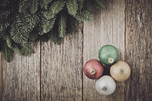 Aiguille et ornements de pin de Noël — Photo