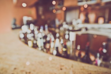 Bulanık Bar şişe içki ile