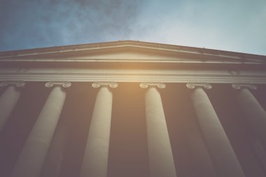 taş sütunlar eski bina